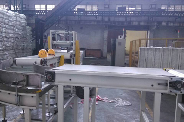 浩普包裝生產(chǎn)線客戶現(xiàn)場圖